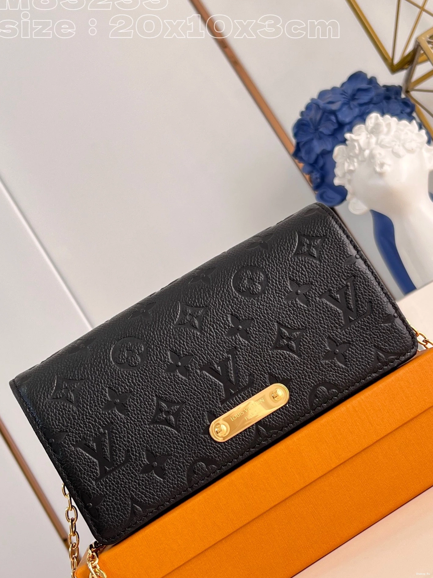On Wallet Chain Lily LOUIS VUITTON 0729
